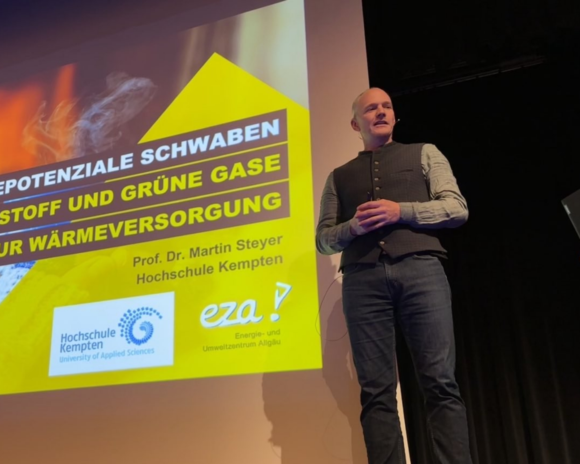 Eine Person hält einen Vortrag